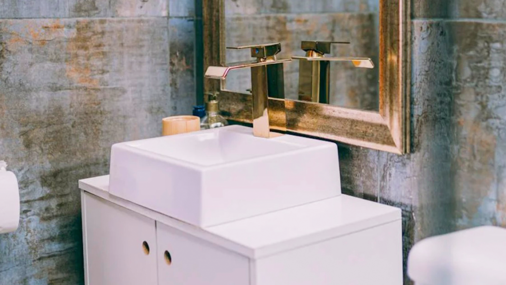 Powder Room Colors: Your Chance to Break the Rules!