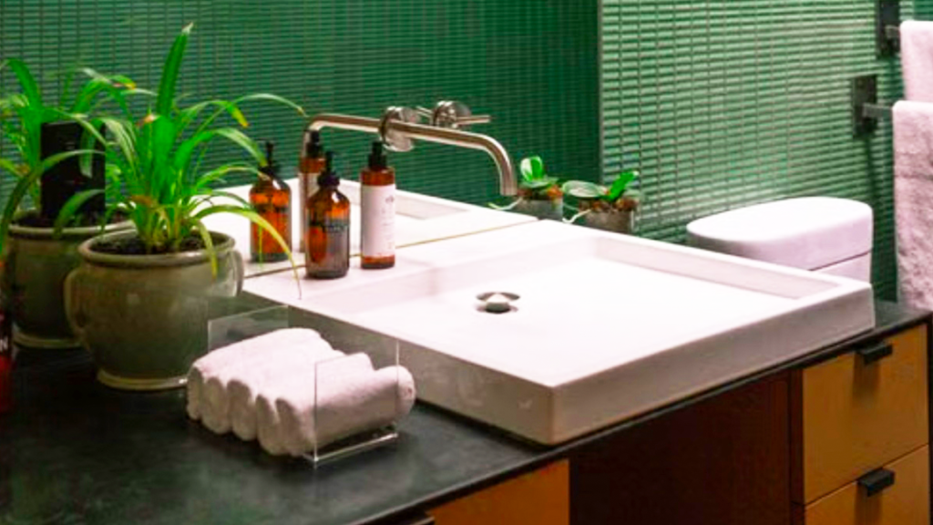 Bold Bathroom Colors: Small Rooms Can Make Big Statements!